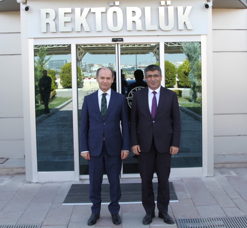 #NEVÜ Rektörü <a href="/semihaktekin/">Semih AKTEKİN</a>, <a href="/THKUniversitesi/">Türk Hava Kurumu Üniversitesi</a> Rektörü Prof. Dr. Rahmi Er’i ziyaret etti. Ziyarette üniversiteler arasında başta eğitim-öğretim ve  AR-GE faaliyetleri olmak üzere yürütülebilecek ortak proje ve çalışmalar ele alındı👉nevsehir.edu.tr/tr/40449
