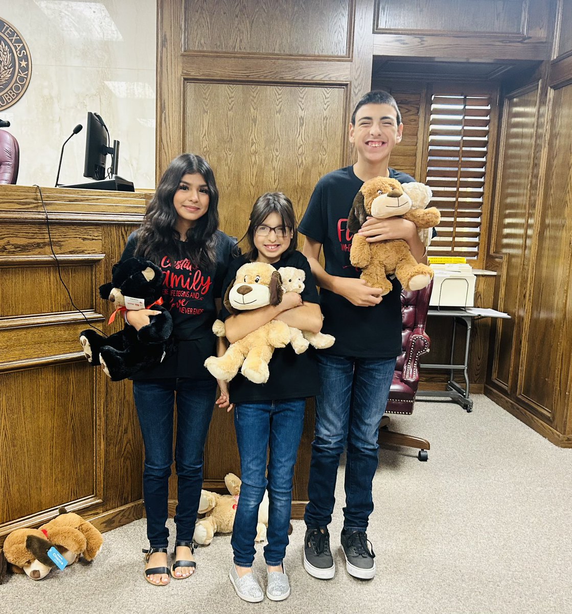 HAPPY ADOPTION DAY!!! Sooooo excited for this amazing family! 🥰 I’m so HAPPY that these sweet kids finally got their forever family! ❤️   #adoption #adoptionislove #adoptionday #gotchaday #fostertoadopt #fostercare #changealife #stopchildabusenow #everychildmatters #adopted
