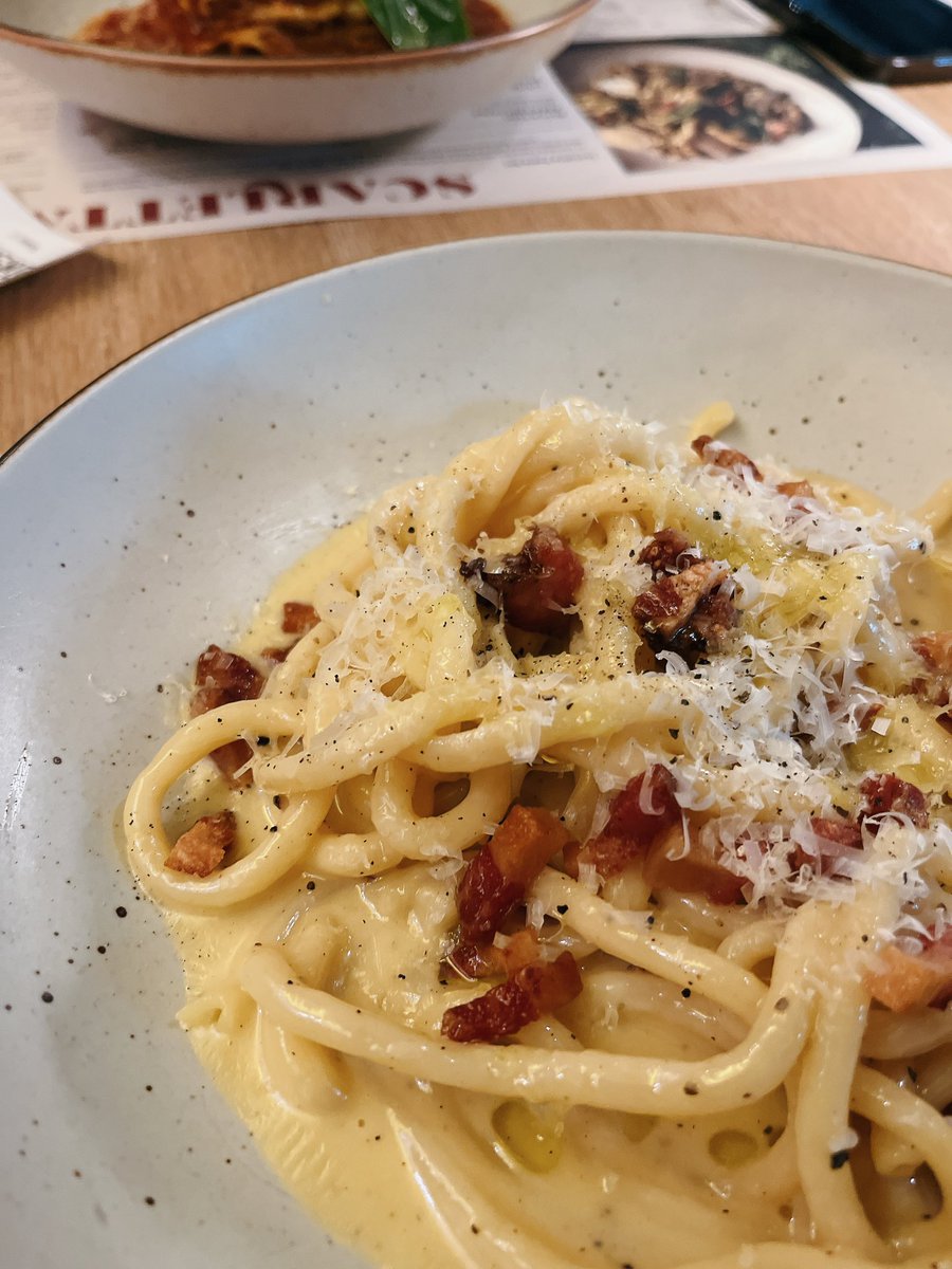 GuJaMaiDakSum's tweet photo. https://t.co/fo4UDLdoBI 
📍Scarletta Pasta Bar
พลาสต้าออกแนวโฮมเมด บรรยากาศชิลๆ ย่านสาทร ต้องร้านนี้เลยค่า https://t.co/6bFG9prTVO