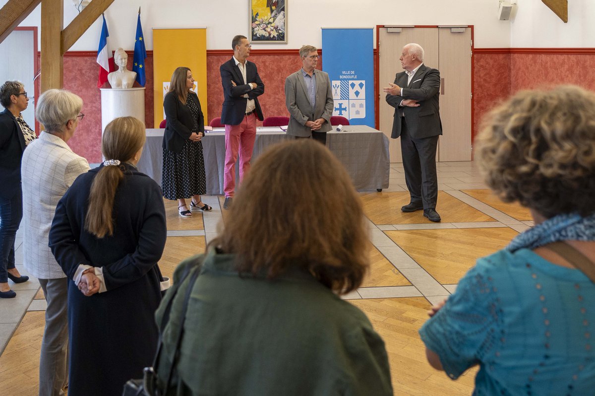 CDEssonne's tweet photo. 📝Le Département attribue 758 473 € à la commune de #Bondoufle.  

🎯Travaux de voirie, installations de chauffage du gymnase et aménagement du parking du centre commercial, ce contrat permettra à la commune d'améliorer le quotidien des Bondouflois. https://t.co/1Zfl2bIqdl