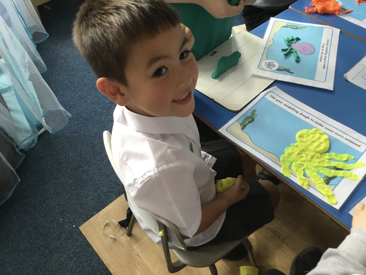 MissLSStewart's tweet photo. Room 6 enjoyed learning about creatures that live under the sea. @LawmuirPS https://t.co/QcwJTvrLqy