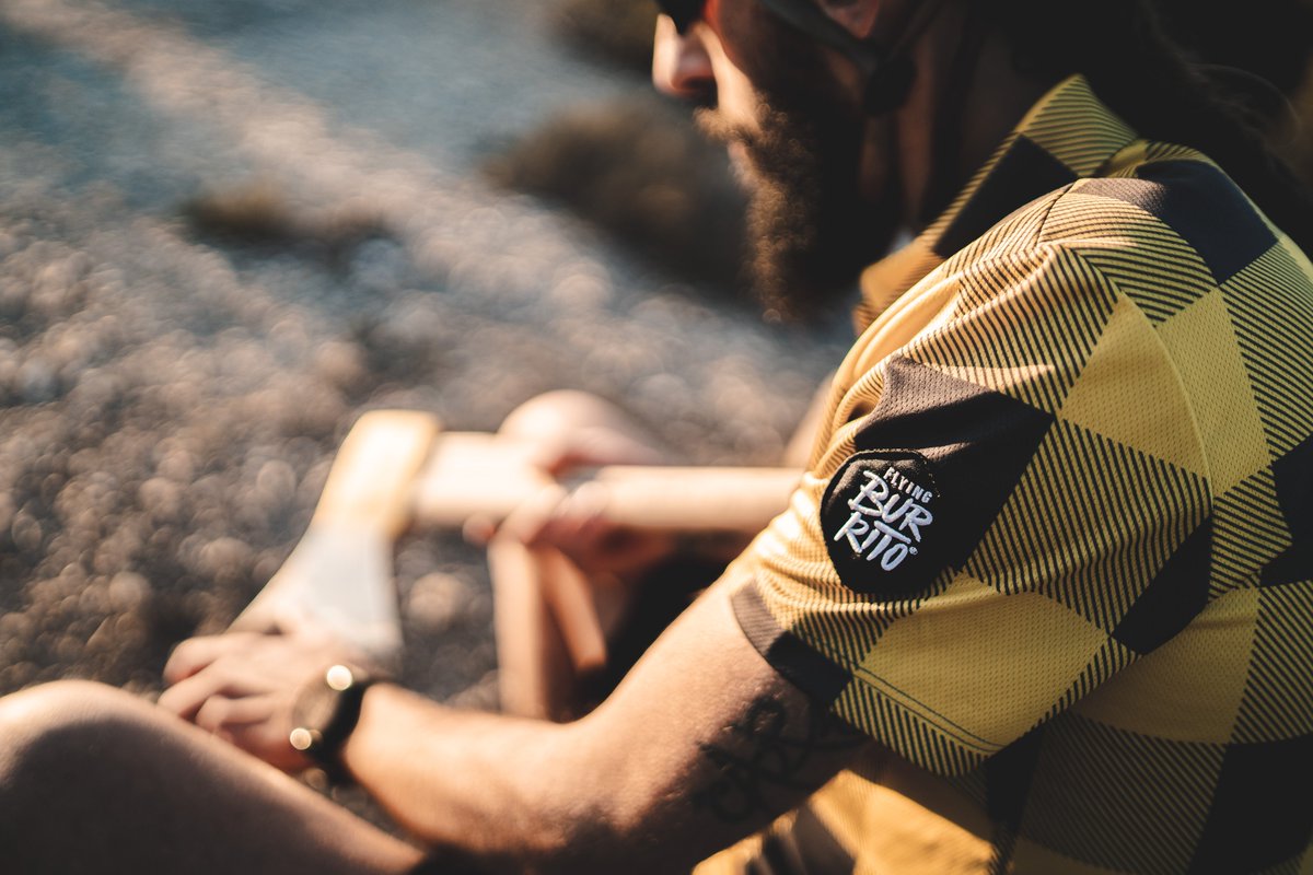 It's race week. Last preparations of <a href="/LluisOller/">Lluis Ruiz oller</a> for the <a href="/UltraPirineu/">Salomon Ultra Pirineu</a>   Good luck hippy 🪓🪓🪓😂