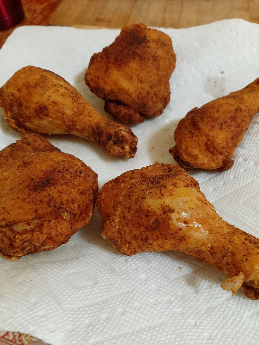 barb_avon's tweet photo. #BarbsBistro is open for business!
Starting tonight, and every Friday, I'll be posting a picture of one of my homemade meals that is also featured in one of my books.
Tonight, Fried Chicken!
#FoodinBooks #Reading #MyLoveIsDeep #RomanticSuspense https://t.co/ZswLopuy58