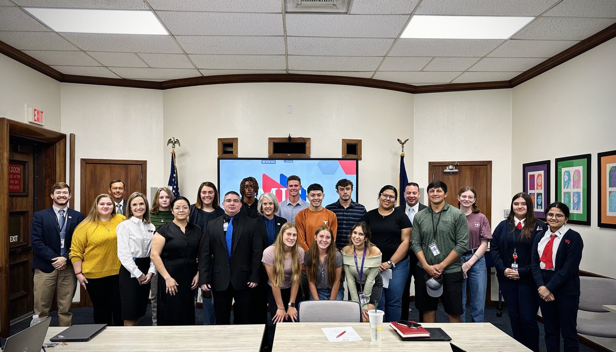DrSDHoward's tweet photo. What a great way to start the day! We had the opportunity to visit with the Superintendent’s Student Advisory Council (made up of students from our 5 high school) to share district updates &amp; hear from them what’s working and how we can be better! ⁦@Midland_ISD⁩ https://t.co/mPcx8qtS6e