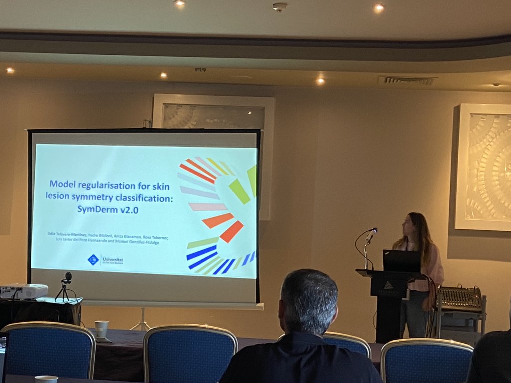 eTalaveraM's tweet photo. Lidia Talavera presented her work on #dermoscopic image analysis @SCOPIA_UIB #sistersinSTEM #WomenInSTEM https://t.co/aOFuARpZZ2