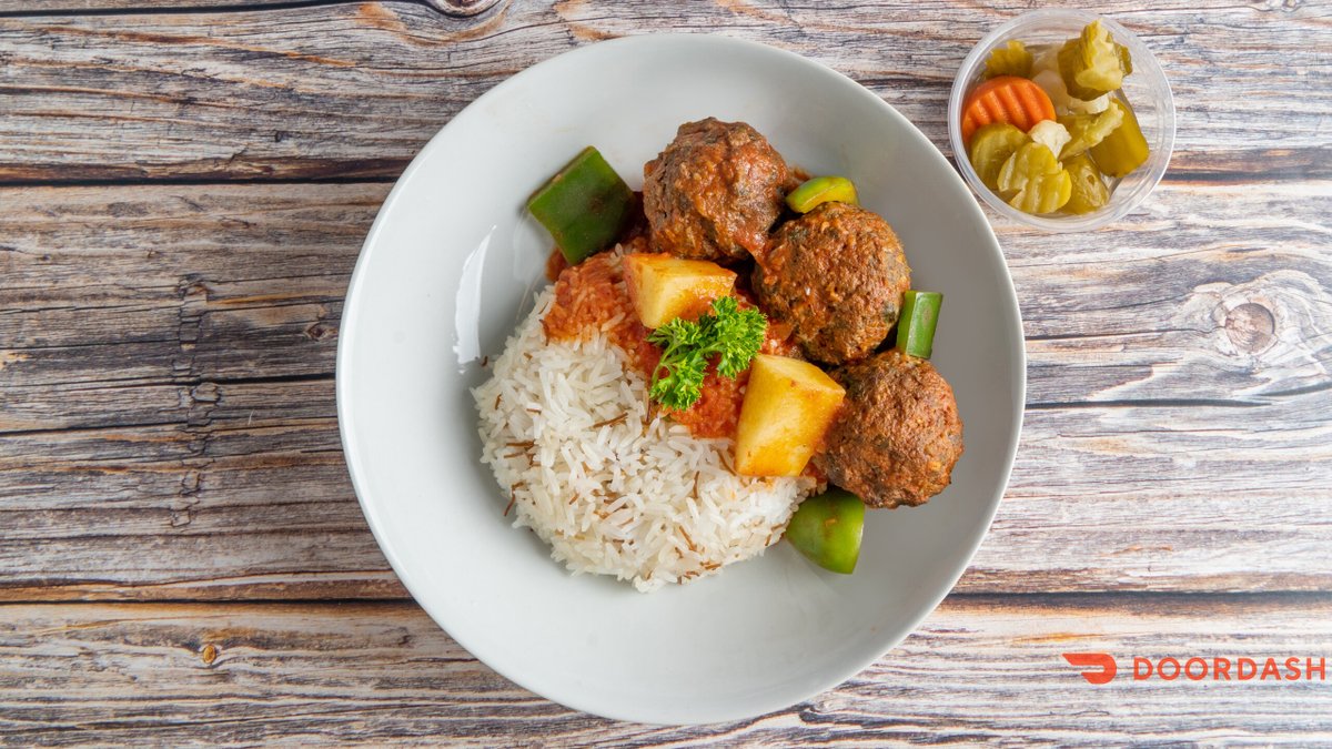 mamanadia044's tweet photo. So, What makes Dawood Basha SO good is that the meatballs are seasoned with middle eastern spices, and then the stew is also layered with flavour from the onions, garlic, green peppers and potatoes. Everything is simmered in a tomato sauce https://t.co/jDR7ZkQXnS