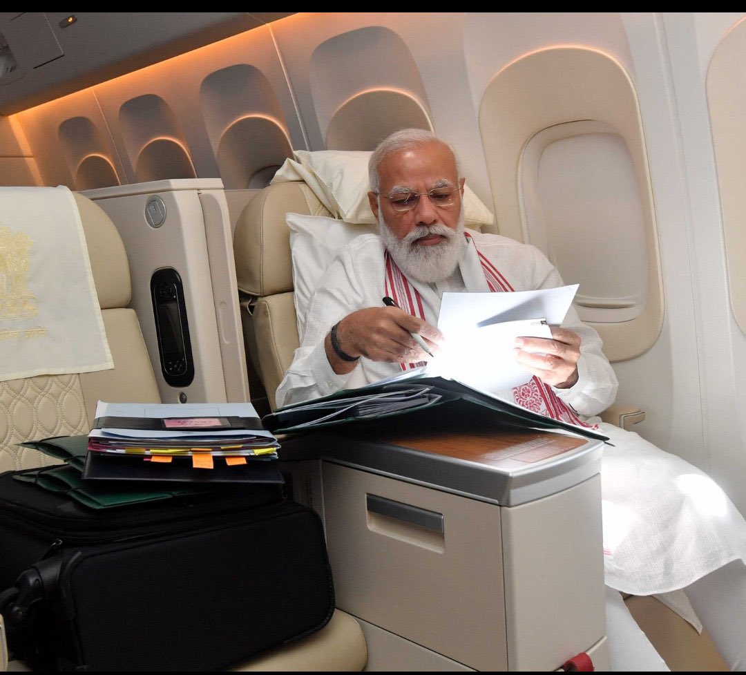 Jyoti97145241's tweet photo. अभी और क्या बेचू 😂 https://t.co/cYYJHH7y9E