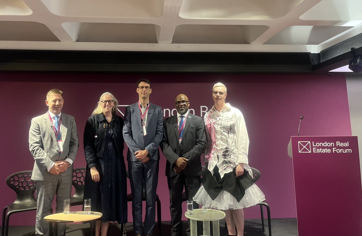 AbisogunOBE's tweet image. As for the #NetZero ambition, irrespective of the definition deployed; it cannot be achieved without the adoption of #DigitalTwins. Our role at the #DTSA a pan-London offer targetting #YoungPeople 16-25yrs is designed to support the challenge to #decarbonise built assets by 2050