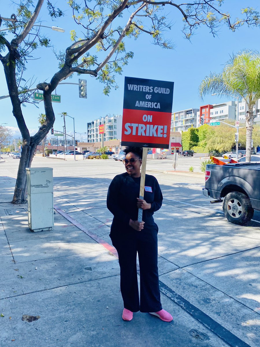 akilahgreen's tweet photo. Unending gratitude for our NegComm; our incredible strike captions, (esp my fave @NickGeisler); the small but mighty Manhattan Beach Studios crew aka the last outpost of the strike (we got matching shirts!); post-picket margs; and all of the group chats that kept me sane. https://t.co/pKj6lqiLXp