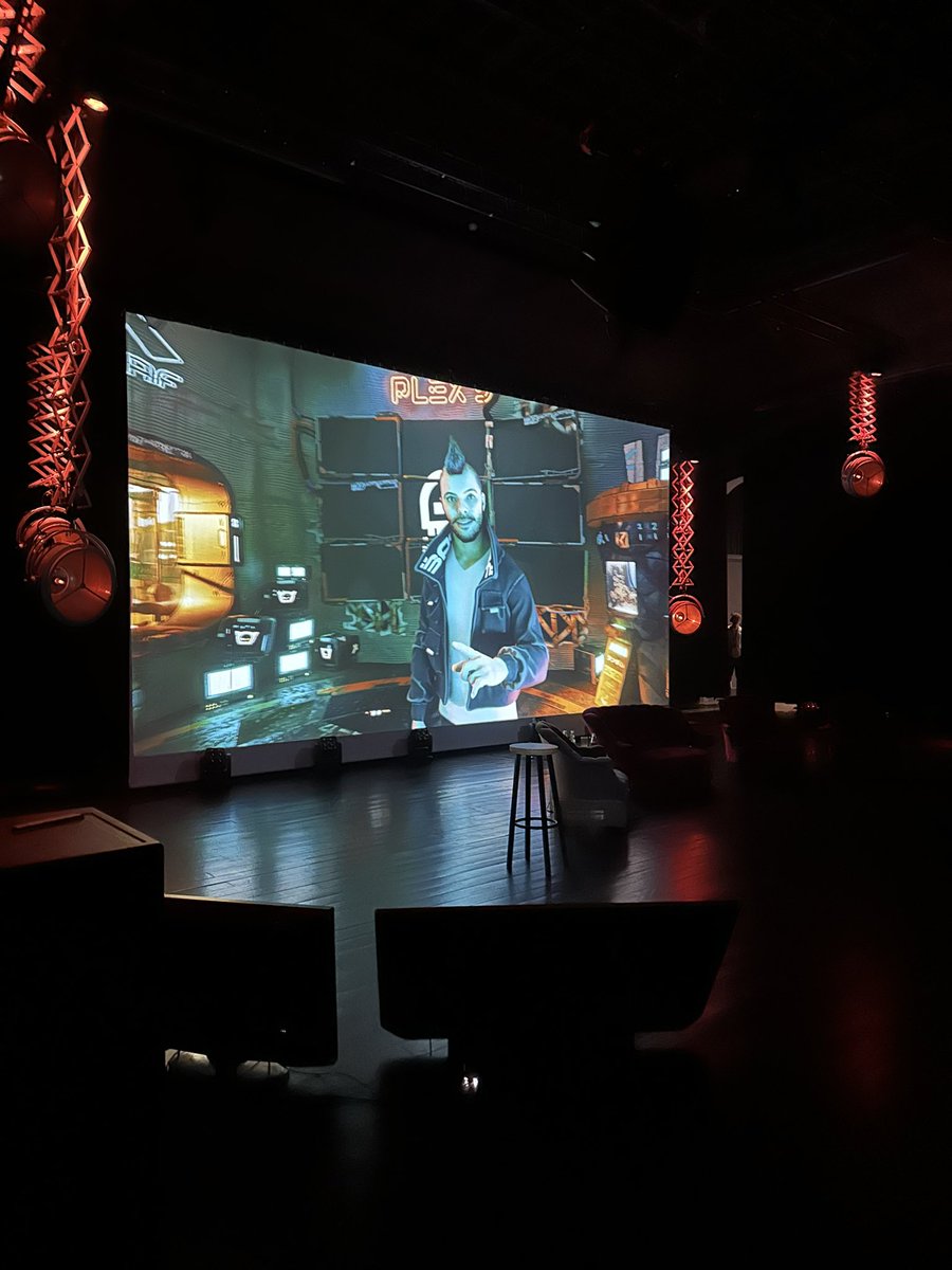 WEB32xyz's tweet photo. @IamSuperMassive @BasedAF_ at Web32 on the future of media and entertainment 🤯 https://t.co/uhDFO2kwIi