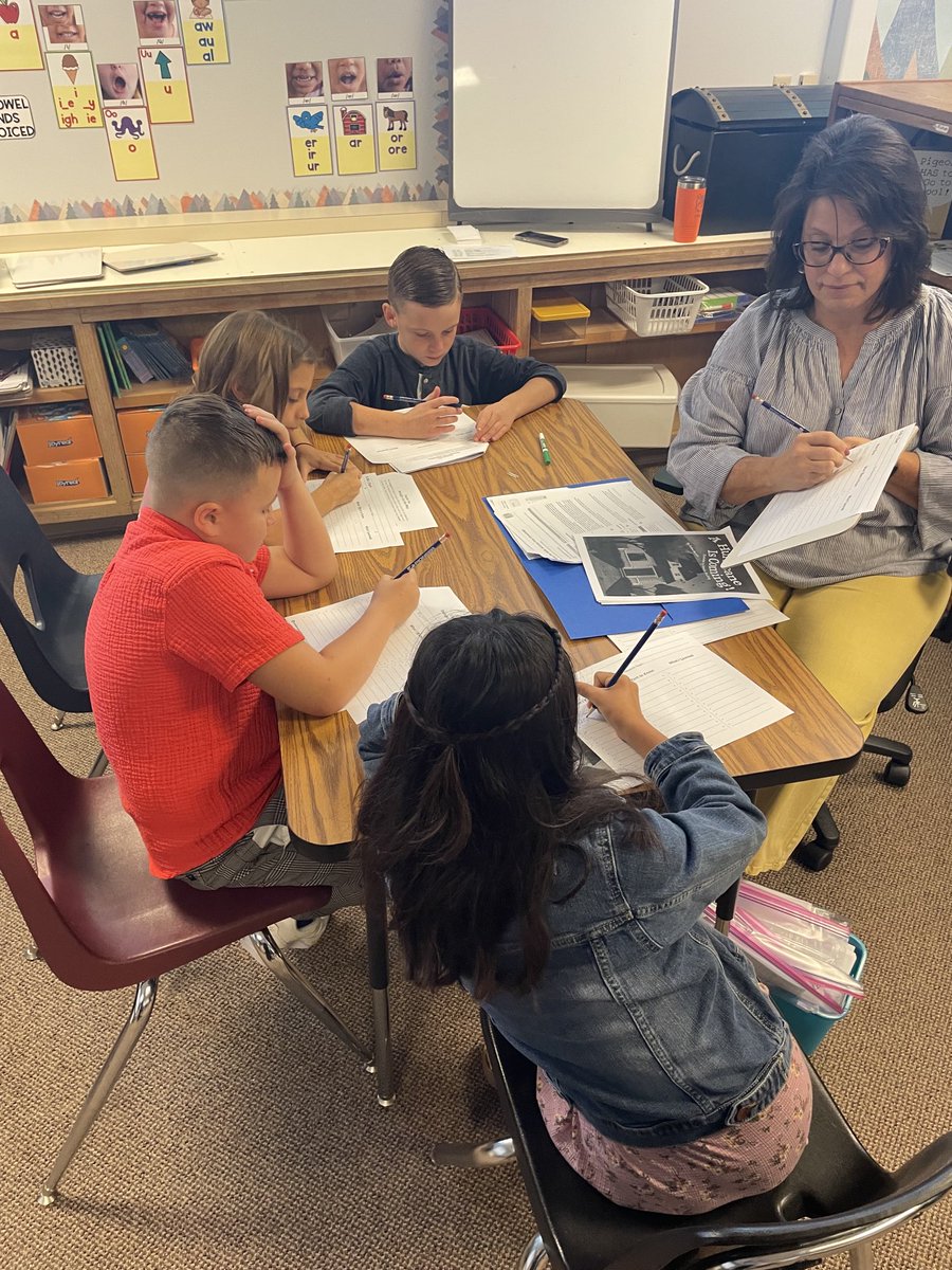 PaulJLarkin's tweet photo. So grateful for USD 494 BOE to support the addition of Title math and reading instructors this year. These highly qualified teachers provide small group instruction for extra academic support.⁦@PlunkettLiz⁩ https://t.co/t0cWXB5NV5