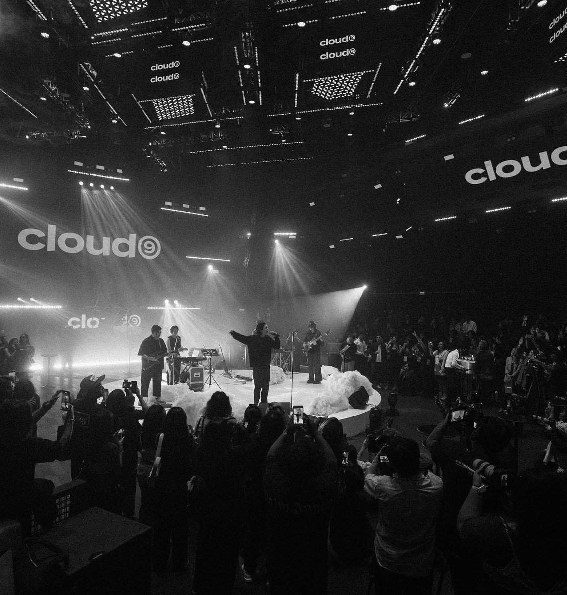 __opywpy__'s tweet photo. cr. aimzillow 

#Cloud9EntGrandOpeningParty
#Cloud9Ent 
#bbrightvc https://t.co/XTbqp9oSaO