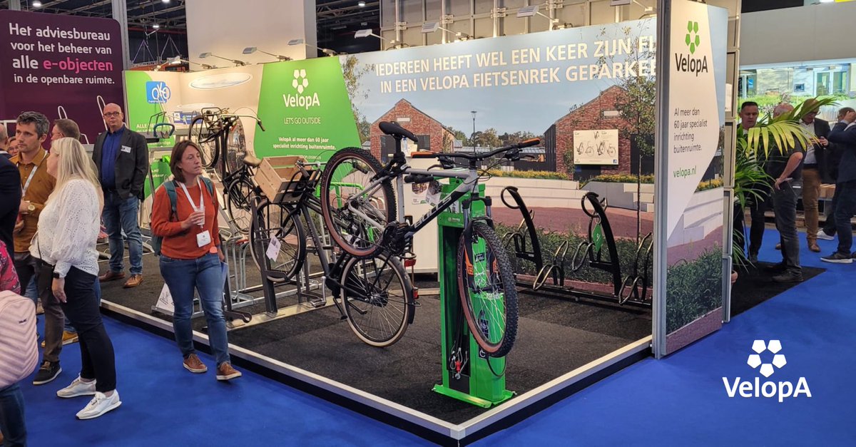 Dag 1 van de Vakbeurs Openbare Ruimte is goed van start gegaan. Er is veel interesse voor de nieuwe FietsParKeur norm en fietsparkeersystemen. Wilt u graag bijgepraat worden hierover? U bent van harte welkom op onze stand 3.2.23. #vakbeursopenbareruimte #fietsparkeur #velopa