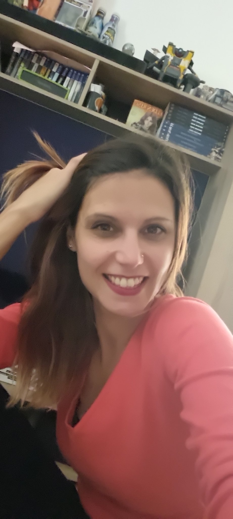 J'aime mon #sourire avec un #beau rouge à #lèvres 😊😊 J'ai #envie de faire #plein de #bêtises 😜😜 https://t.co/nhOEe3zbQQ