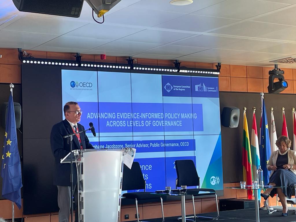 🇪🇺 Today we are in #Brussels, to learn from experiences that connect the scientific world and local governments.

We are pleased to explain our pilot experience supporting new municipal waste management strategies through the <a href="/Simil_cat/">Programa SIMIL d'emparellament Científic-Polític</a> program in Catalonia.

#EuSci4Regio