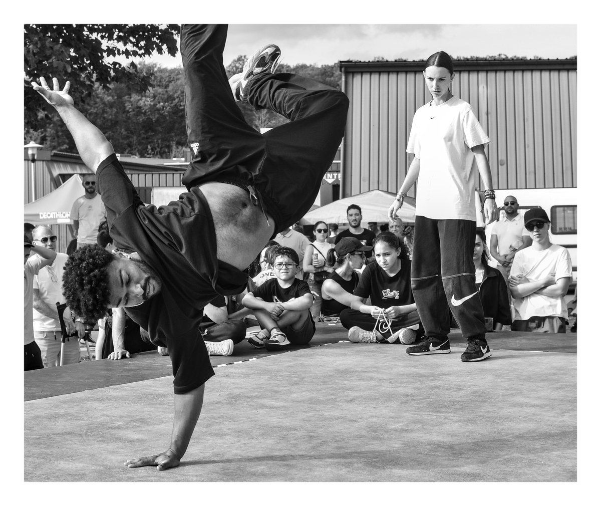 Un_Bon_Mot's tweet photo. 📸 SG* à Guénange, septembre 2023.
#Photo #Photographie #PhotographieHumaniste #PhotoDeRue #Photography #CandidPhotography #StreetPhoto #StreetPhotography #BlackAndWhitePhotography #BlackAndWhite #Dance #StreetLife #Breakdance #BBoy #BGirl #RawDogs #Studio511 #DarkXCrew #Guénange https://t.co/ieVbbsmp1t