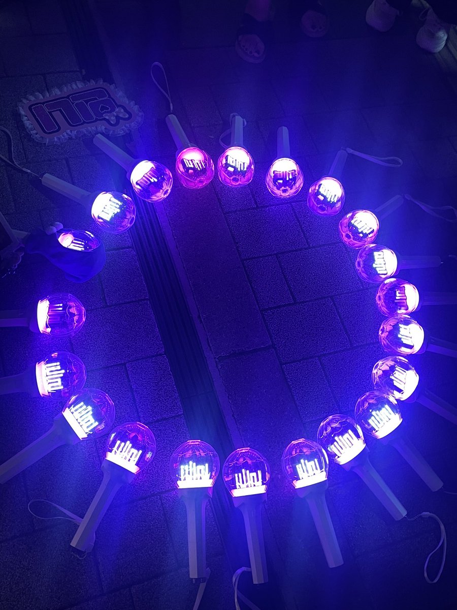 piri_ko_'s tweet photo. でっかい声でペンラサークルやりませんか〜！！って叫んで良かったwwww
一緒に輪作ってくれたネボボありがとうございました🥺💜
#gidle #立川 #立川ステージガーデン #iamfree #アイドゥル #ネボボ https://t.co/xxREuOcyFI
