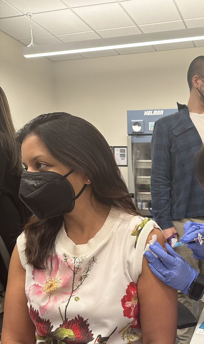 ShikhaJainMD's tweet photo. Itβs #FluSeason and that means itβs time to get your #FluShot! Easiest way to protect yourself this fall/winter.
Getting my #COVID19 booster Friday! #VaccinesSaveLives #VaccinesCauseAdults #ThisIsOurShot @ThisIsOurShot @IMPACT4HC @sabinvaccine @UICancerCenter https://t.co/rKkcDQEP7M