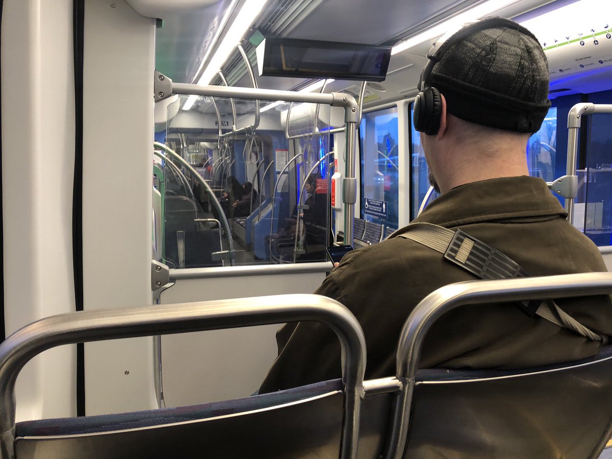 devlindonnelly's tweet image. A big  #petpeeve of mine is people on mass transit who sit on the outside seat instead of sliding over and sitting on the inside seat to make it easier for others to sit …  Come on dude, scoot over for others… 🙄