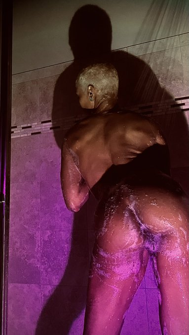 There&rsquo;s still 7 spots left in my $5 sale 😈. Don&rsquo;t wait until the last minute to join, and if you prefer<a href="/tag/supportyourlocalslut"class="tags"><span>#supportyourlocalslut</span></a>