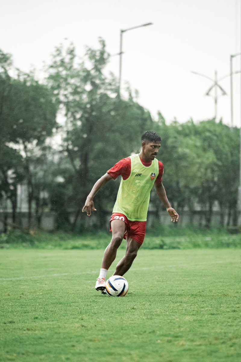Deven_murgaokar's tweet photo. Keep working, keep grinding, and success will find its way to you. ⚡️
#FCGoa #ISL10 #indiansuperleague⚽ #ForcaGoa #RiseAgain #UzzoOnceAgain #Football
#DM29 https://t.co/TJBYosxudI