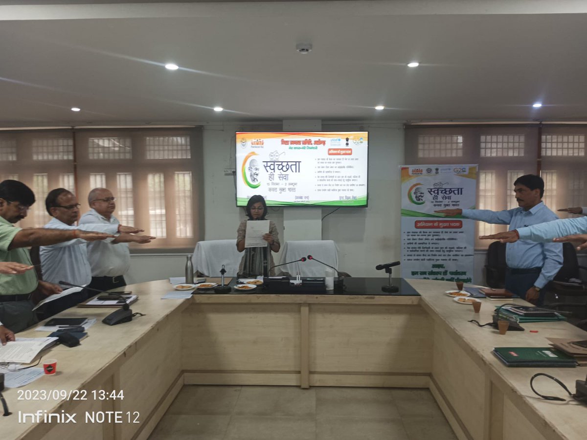#SwachhataHiSeva <a href="/PMOIndia/">PMO India</a> <a href="/CMOfficeUP/">CM Office, GoUP</a> @apcuttarpradesh <a href="/SBMGUP2/">Swachh Bharat Mission (Grameen), Uttar Pradesh</a> <a href="/InfoDeptUP/">Information and Public Relations Department, UP</a> Swacchta hi Sewa campiagn Aligarh
1-Swachhta  pledge  by district and block level interdepartmental officers.
2_ Community meeting on SLWM.