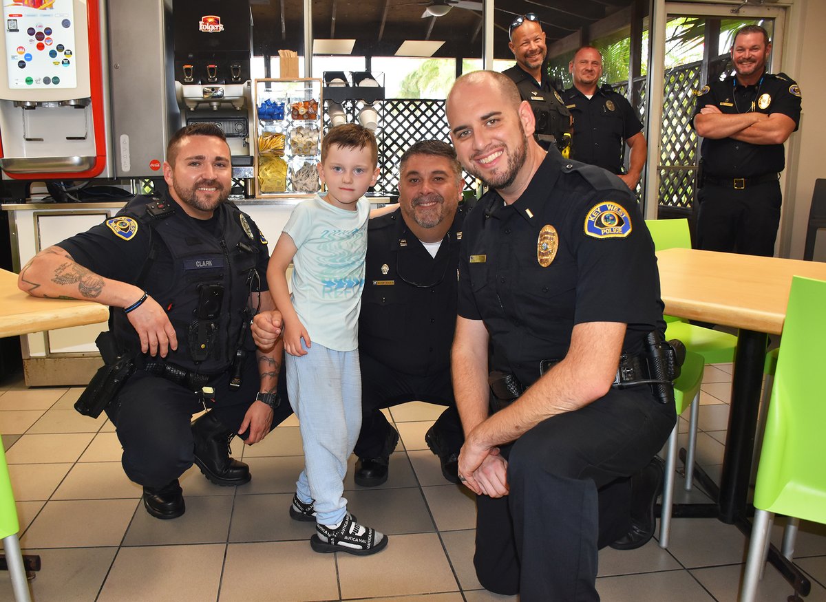 KWPOLICE's tweet photo. Thank you to the Lower Keys Medical Center for hosting today's Coffee with a Cop! And a huge thank you to Latitude 24 Coffee Company for the great java! We loved meeting and mingling with everyone! https://t.co/pAFpqBhsKb