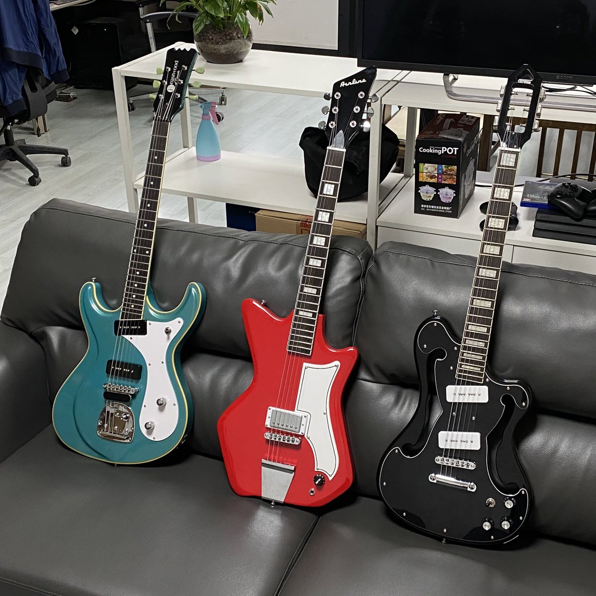 blackholga's tweet photo. @EastwoodGuitars 🦑 https://t.co/Ti5FTAe33h