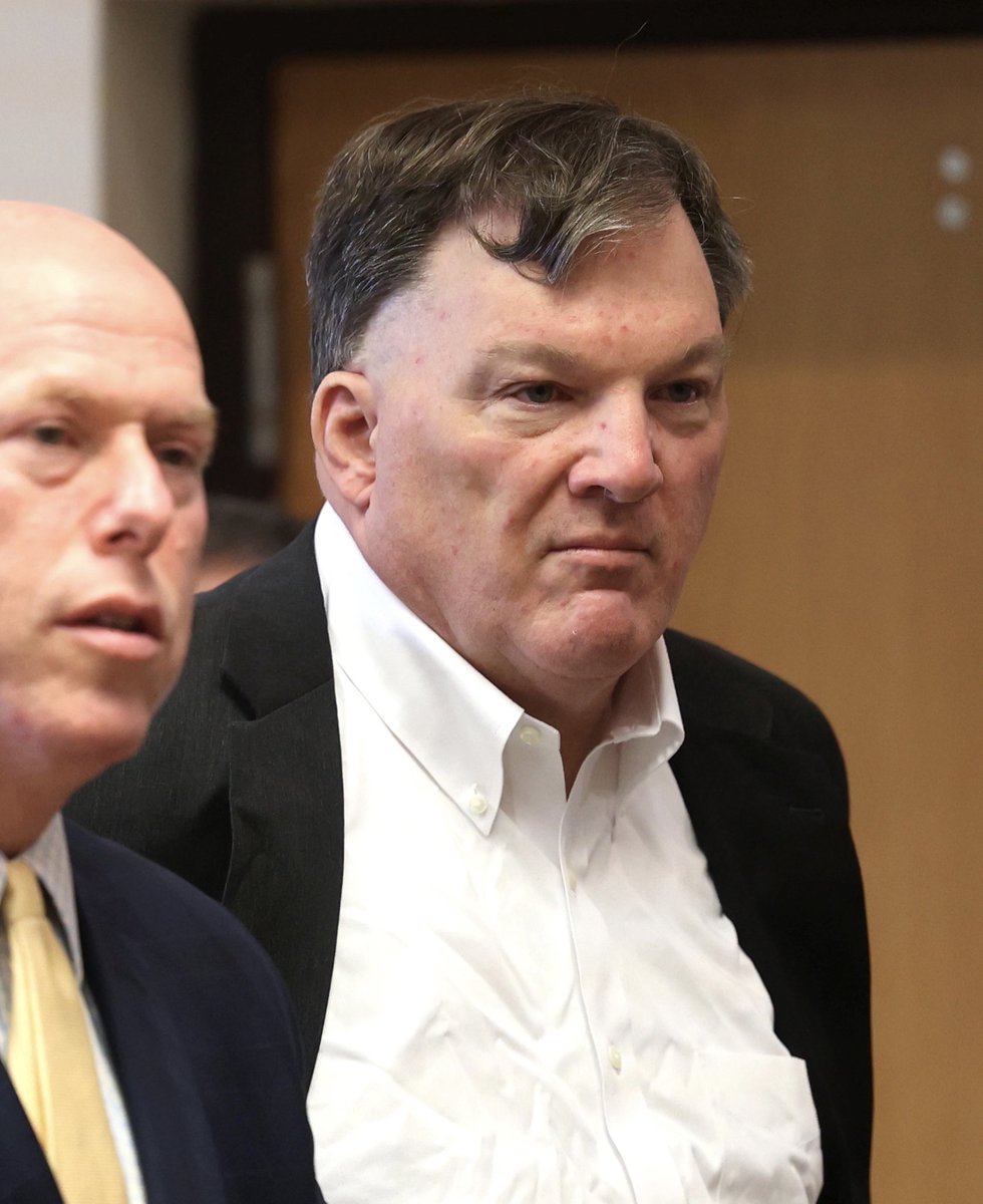 MaryMurphyMedia's tweet photo. #Breaking Appearing in court w/fresh haircut, accused #GilgoBeach serial killer #RexHeuermann tells judge he’s reviewing evidence against him: “I’ve been averaging two to three hours a day.” DA Ray Tierney told court defendant’s cheek swab matched pizza DNA. https://t.co/gLDSodXjGb