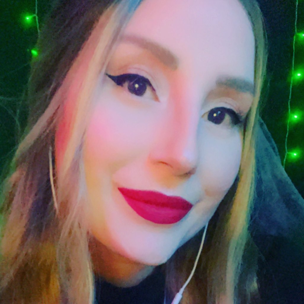 Bluezzzberry tweet media