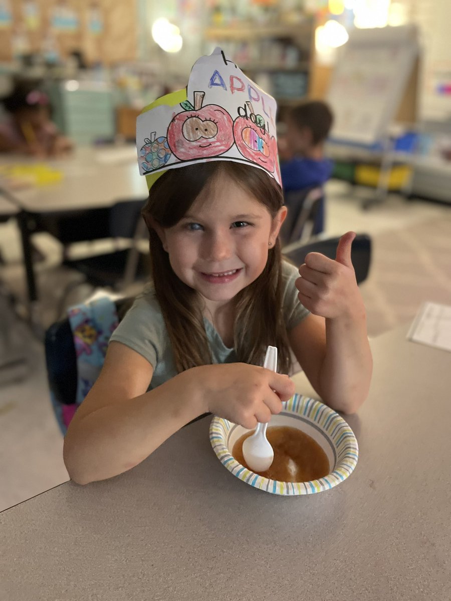 Hip hop hooray, it’s apple day! Or yesterday was anyways 😋 We read Apple Books, did apple crafts, taste tested apples &amp; enjoyed homemade apple sauce!

<a href="/GlendaleElemISD/">Glendale Elementary School</a> #ISDKinder #ISDStrong #Kindergarten #ElementaryTeacher