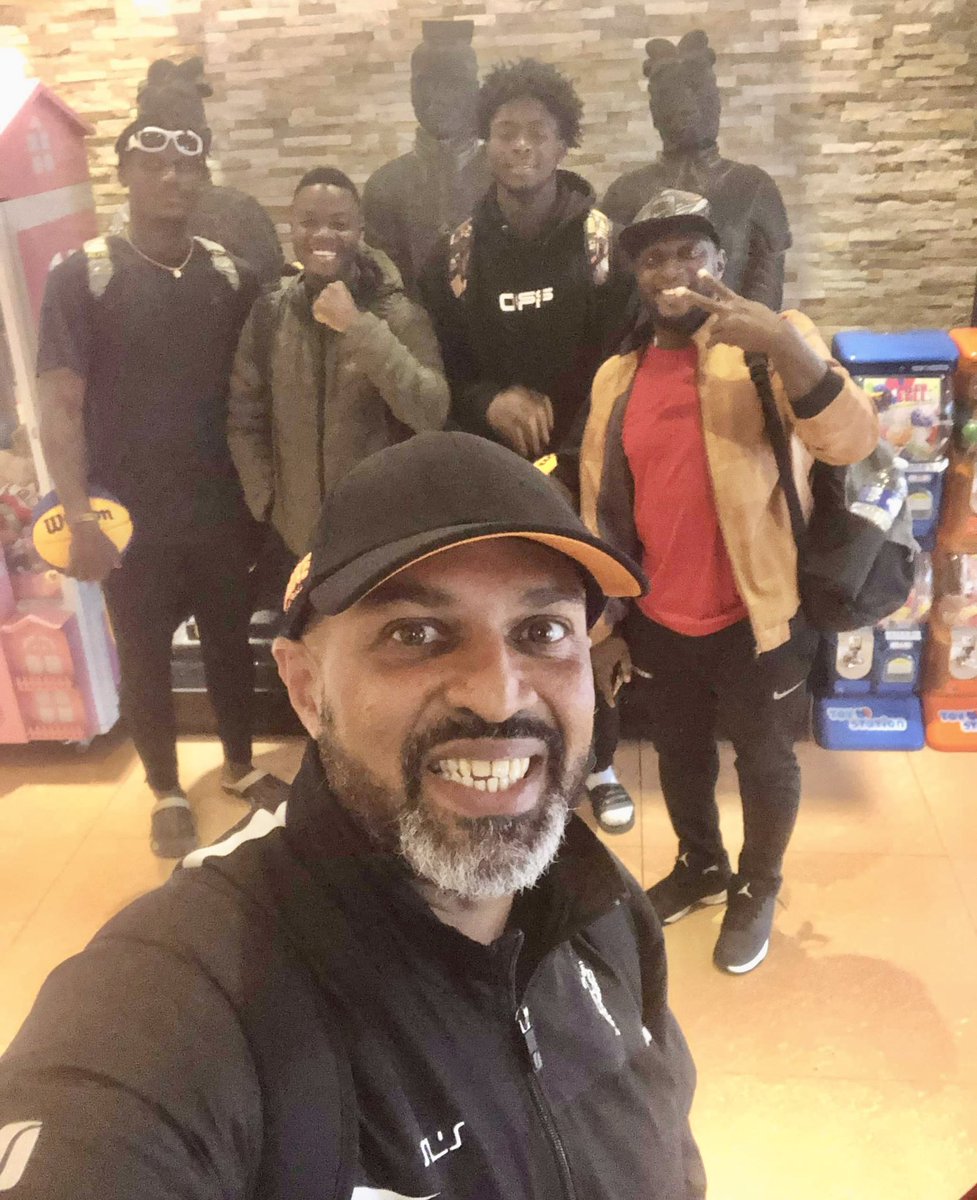 ComoreOlympique's tweet photo. BASKET 3x3. COUPE DU MONDE U23
L'ancien sélectionneur de l'équipe des Comores, #Karim_Osman participe à la coupe du monde de basket 3x3 U23 Pologne 2023 avec l'équipe du Bénin. La compétition se déroule à partir du 27 septembre et le 1er octobre  prochain à Lubin. https://t.co/fJx4rdVLHJ