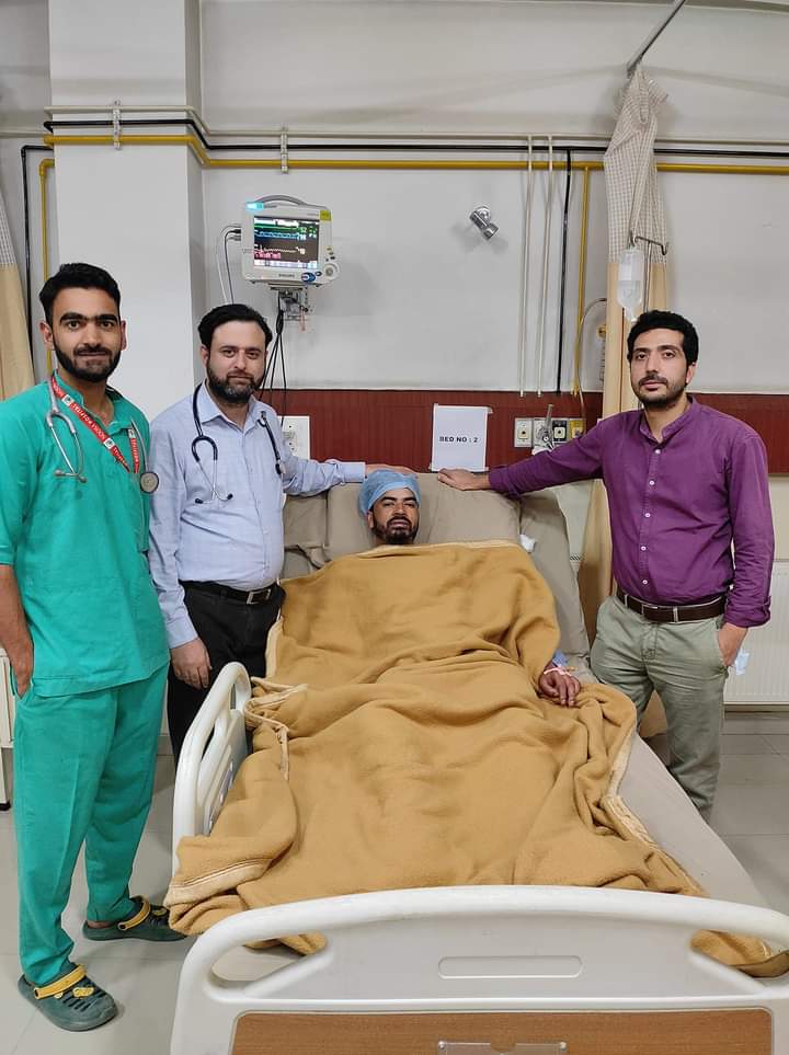 Rasiqdar08's tweet photo. #HoleInHeart #ASD #DeviceClosure
25 year old male with a large hole in heart successfully closed with a button device. Thanks to the team including Dr Mudasir Muzamil, Mr Azhar, Mr Murtaza and adm. of Noora Hospital for their support. Procedure was done free under GC.👏
Copied! https://t.co/Mts6joZU6e