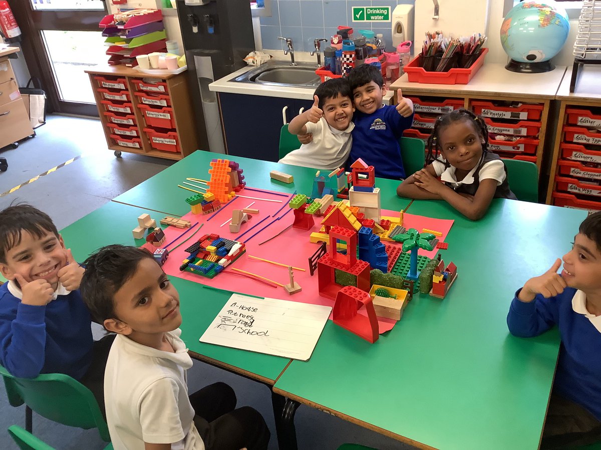 Rowlatts_TMET's tweet image. Year 1 created their own messy maps of Rowlatts Hill this afternoon! They added keys to their maps to show features of the local area. #RMPAgeography   #mapskills  #collaboration