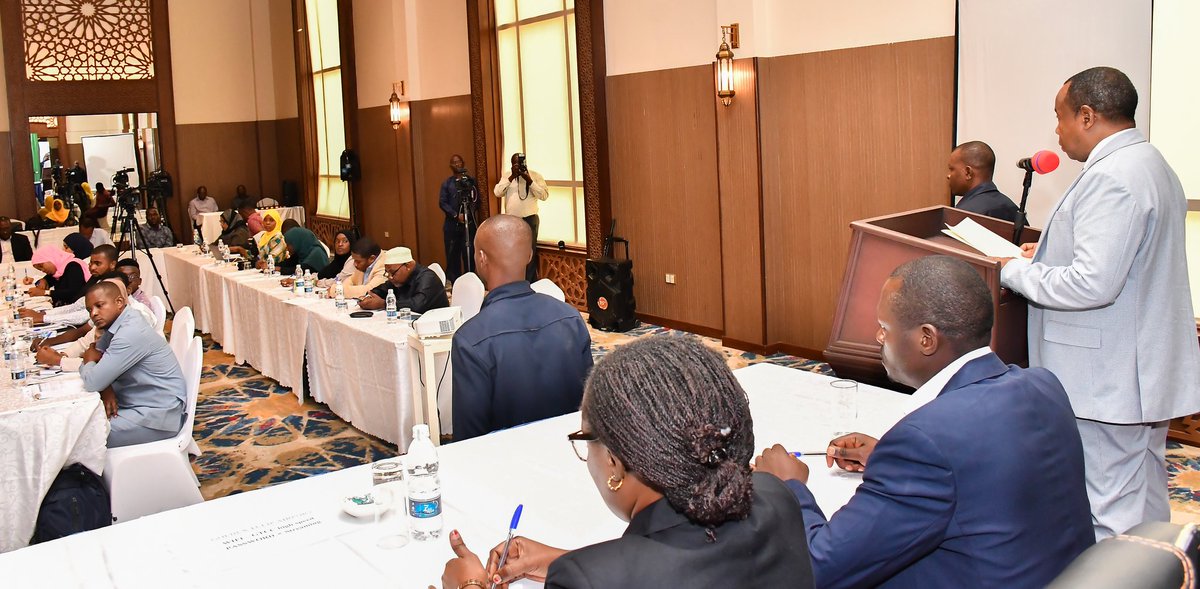 OMKRHabari's tweet photo. Makamu wa Kwanza wa Rais wa Zanzibar, Mheshimiwa Othman Masoud Othman, leo Septemba 27, 2023, amezindua Mchakato wa Mapitio ya Sera ya Mazingira ya Zanzibar ya Mwaka 2013, huko katika Ukumbi wa Hoteli ya Golden Tulip, Uwanja wa Ndege, Mkoa wa Mjini-Magharibi Unguja. https://t.co/wpKxLAwNXy