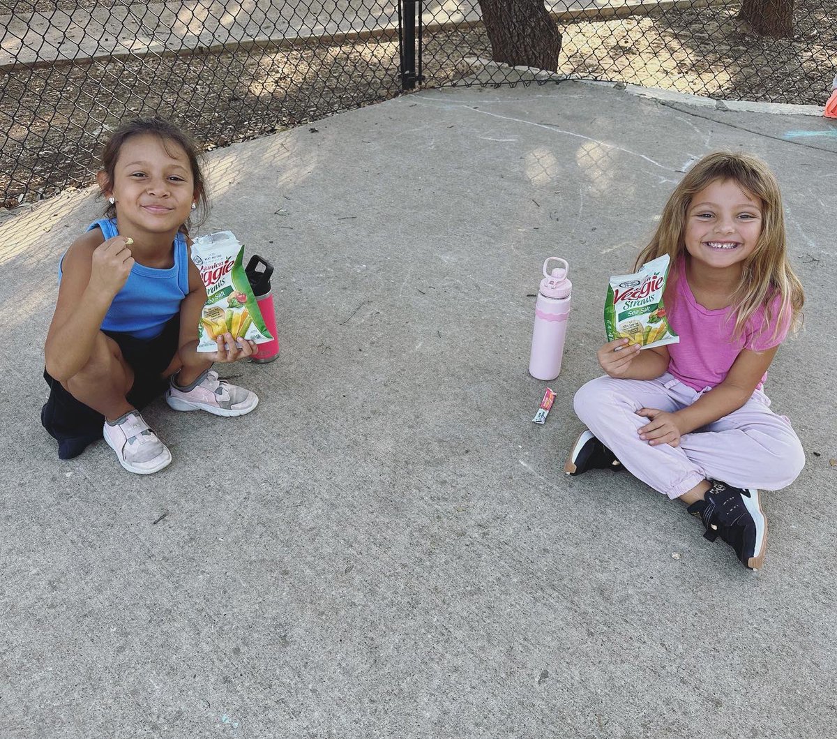 MsCamiCox's tweet photo. Snack time is so sweet in first grade #theresnoplacelikecypress #1lisd https://t.co/sa555m6YyC
