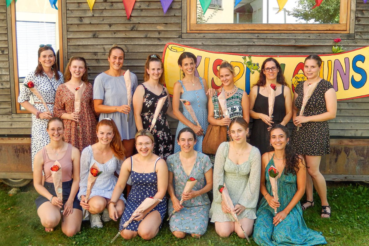 Wir gratulieren unseren Studierenden sehr herzlich. 🎉 Sie haben ihre Ausbildung zur diplomierten Pflegefachfrau HF erfolgreich abgeschlossen. Viele von ihnen werden auch in Zukunft bei uns am #Kinderspital bleiben. Das freut uns sehr. ❤️🙏