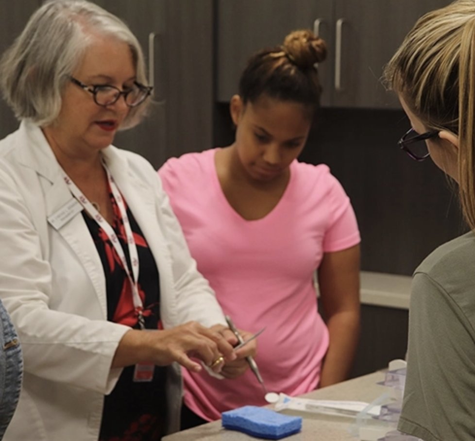 The Dental Assisting program at Hodges U. teaches its students the roles &amp; responsibilities of caring for dental patients. After completion, students will have training for OSHA, HIPPA &amp; CPR/AED certification. Class starts Oct. 14th, apply today and finish in 6 weeks!