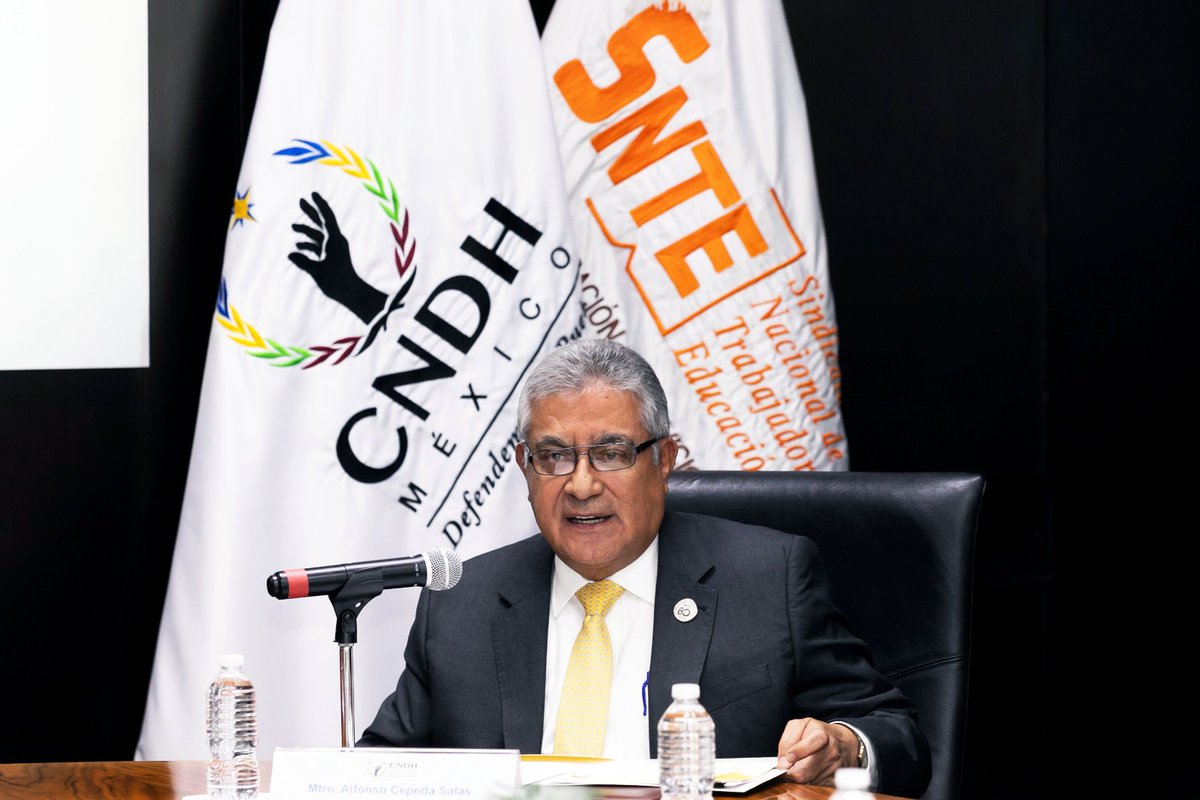 SnteNacional's tweet photo. El #SNTE encabezado por el Mtro. Alfonso Cepeda Salas y la presidenta de la @CNDH @RosarioPiedraIb firmaron un acuerdo para consolidar la Cultura de Paz, a través de la promoción de valores y la no violencia en la comunidad educativa y hacia la sociedad

https://t.co/dch48egXPB https://t.co/HvYDUBkZkK