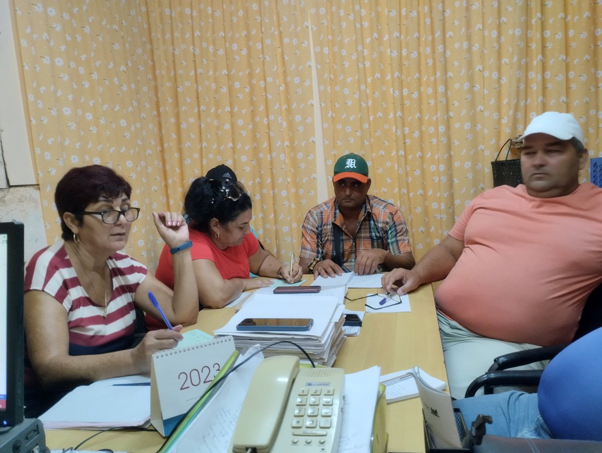 aguila_lety75's tweet photo. Desarrolla el Sindicato de la Industria Alimentaria y la Pesca, activo sindical en el municipio de Aguada, espacio de gran importancia para la preparación de los dirigentes sindicales y chequeo de las principales tareas de la organización en la base.
@JorgeLuisFajar8 https://t.co/sAvJYWoxRM