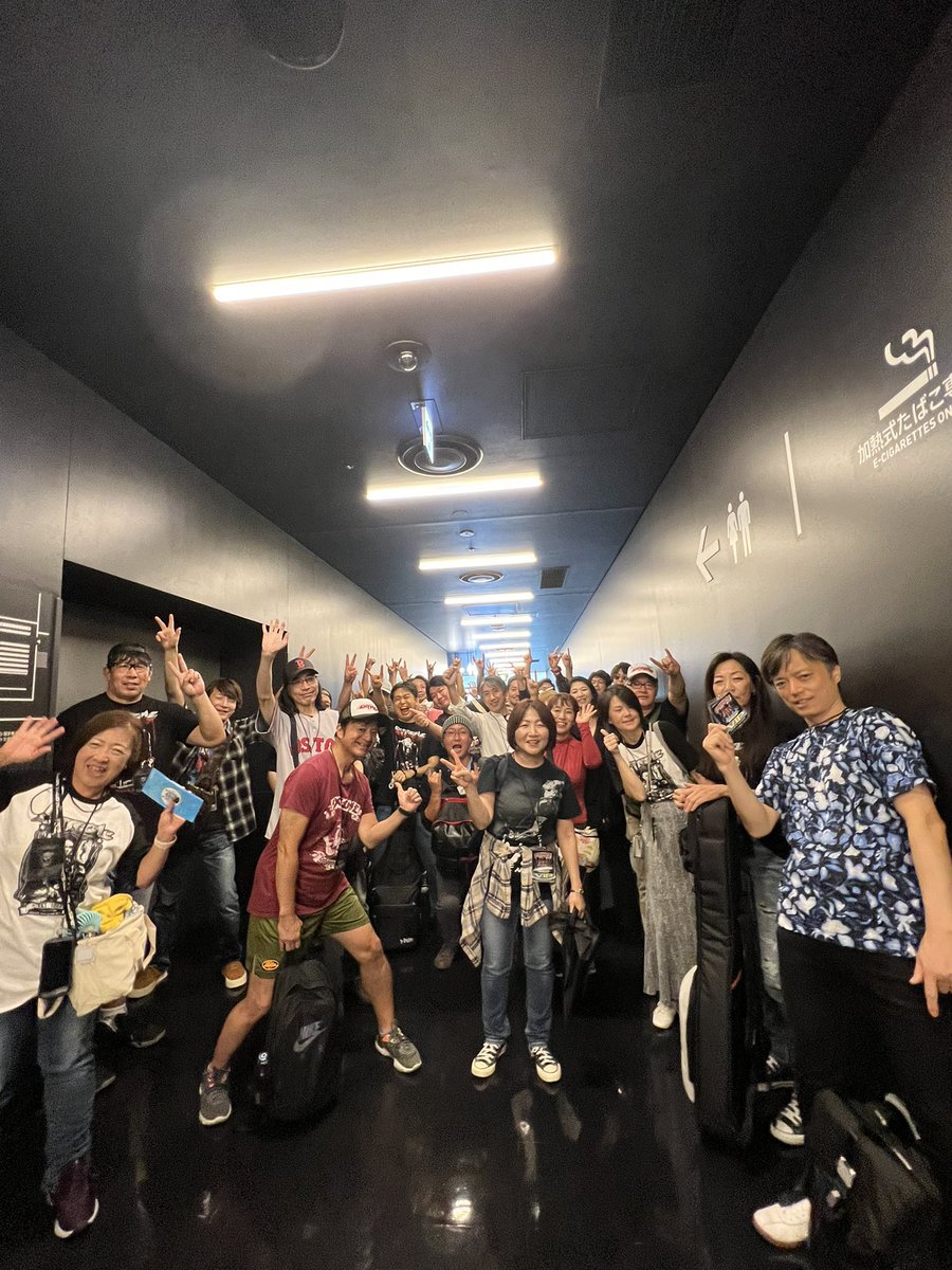 amy_mamakin's tweet image. Extreme Thicker Than Blood Japan Tour Show 7, the last one at Haneda!
Thank you for coming VIP fans, you guys made the night much more special!!
最終日のVIPにご参加下さいました皆様、ありがとうございました！有終の美を飾れました😆 またぜひお会いしましょう💗 #Extreme #ExtremeVIP