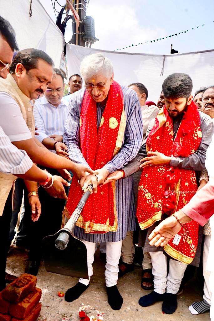 aadi_surguja's tweet photo. आज माननीय उपमुख्यमंत्री श्री @TS_SinghDeo जी ने अंबिकापुर में मां महामाया जी के मंदिर के प्रवेश द्वार का भूमिपूजन पूजन किया। सरगुजावासियों की आस्था का प्रतीक यह प्रवेश द्वार छत्तीसगढ़ की समृद्ध आध्यात्मिक विरासत को नई पहचान देगा। https://t.co/HfT5YHcpsV