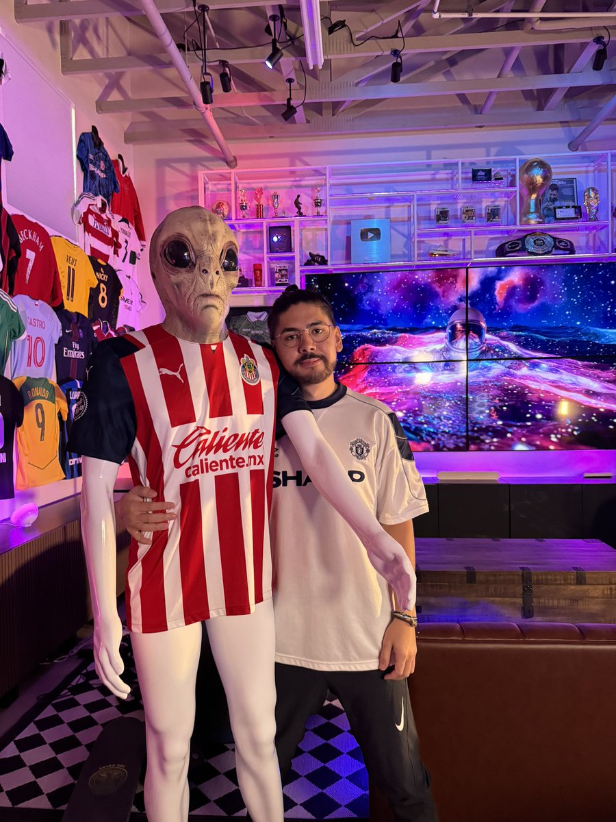 Castro1021 tweet media