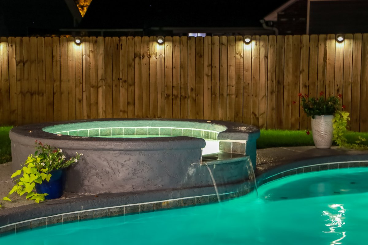 PoolTogetherCA's tweet photo. Pools, hot tubs, and spas are not water wasters! Learn how they save water year-round: https://t.co/iLeWYLJLbK https://t.co/jnfLWGkgnj