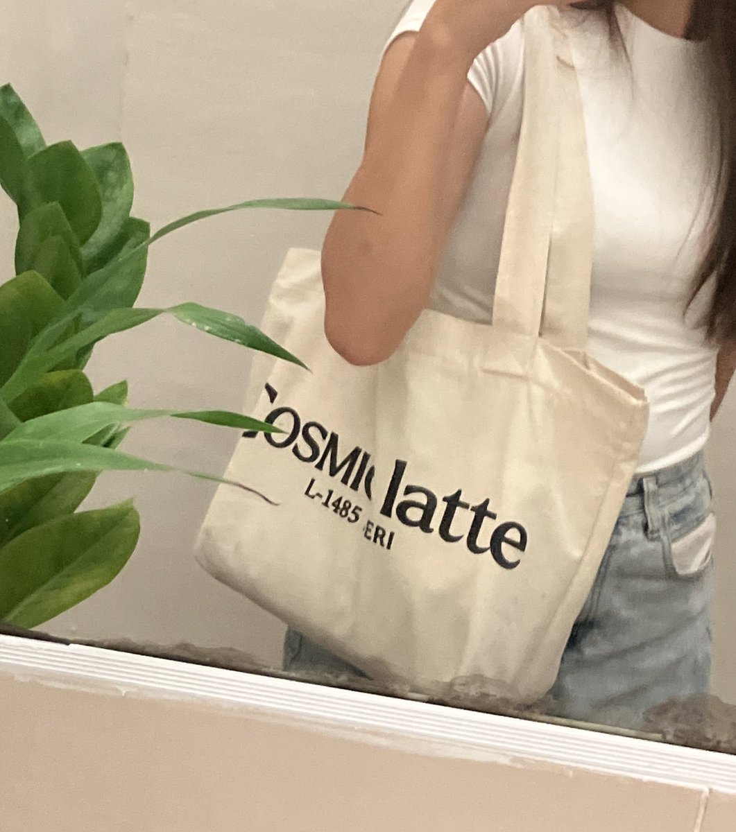 markedfits's tweet image. what fits inside our 17x13 tote bag? 

₱380 pesos exo tote bag—
🛒: tinyurl.com/exoMarked wts lfb ph