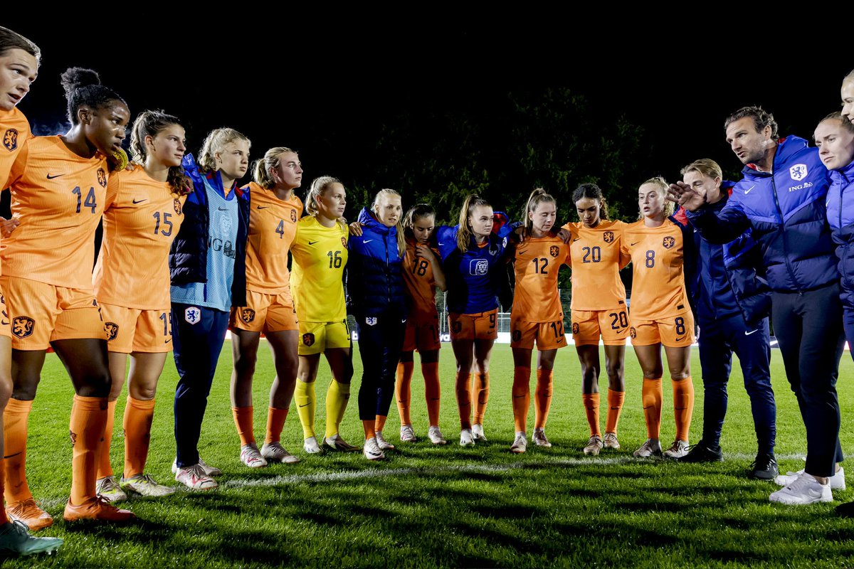 SHoogsteder's tweet photo. De eerste Interlandperiode van dit seizoen met Jong Oranje zit erop! We hebben ons mogen meten met Italië 🇮🇹 0-3 🇳🇱 en 🇳🇱 4-0 🇵🇹 Portugal. Een team vol met ambities💪🦁 https://t.co/LXuPU0hRog