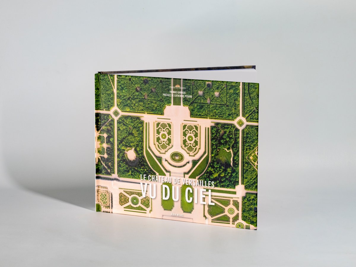 📖Aujourd'hui sortie du livre " Le château de Versailles vu du ciel". Disponible sur la boutique en ligne boutique-chateauversailles.fr/fr/librairie/2…