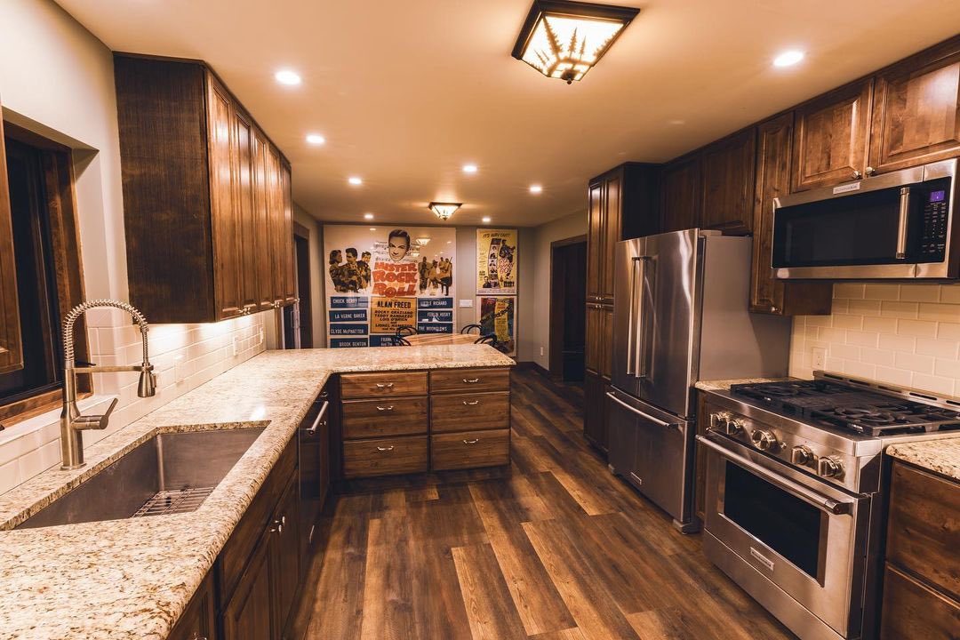 Spellbound615's tweet photo. 'a cabin in the woods’ - a recording experience unlike any other.' Take a tour of the Spellbound Main House! 

👉 Spellbound Recorders' luxury rustic post &amp; beam Main House studio lodging is Music City's newest, best kept secret. https://t.co/hzYCDLr8Yp