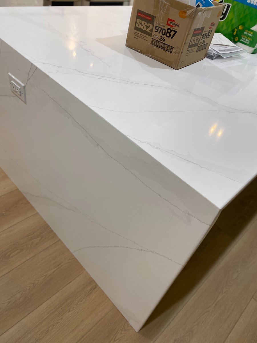 RDMarbleTX's tweet image. Transform your kitchen with the luxurious Calacatta quartz countertop from Viatera. 😍 Experience the beauty of marble with the durability of quartz. 
#RDMarble #Viatera #QuartzCountertop #Calacatta