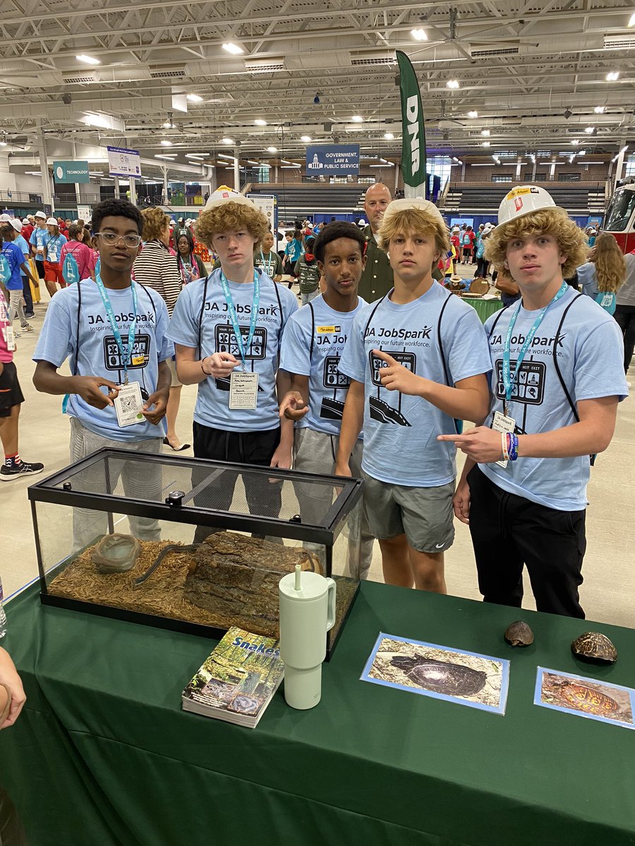 Principal_CRM's tweet photo. @CreeksideMS students checking out careers involving agriculture, food, and wildlife! #jajobsparkindy https://t.co/TzslcCqjwG